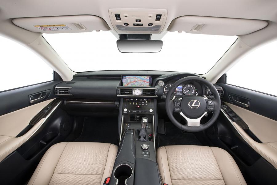 Торпедо Lexus IS200t 2016 года  (AU) (фото 7 из 11)